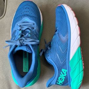 Hoka Arahi 5